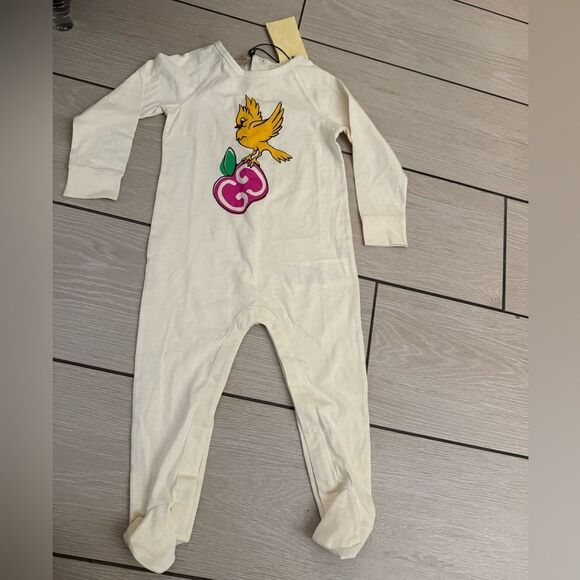 Brand new 12/18 months Gucci Cream and Yellow Footies - Picture 1 of 7